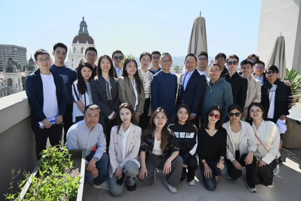 价值投资！北大c7c7娱乐平台官网入口学子的伯克希尔·哈撒韦年度股东大会之旅